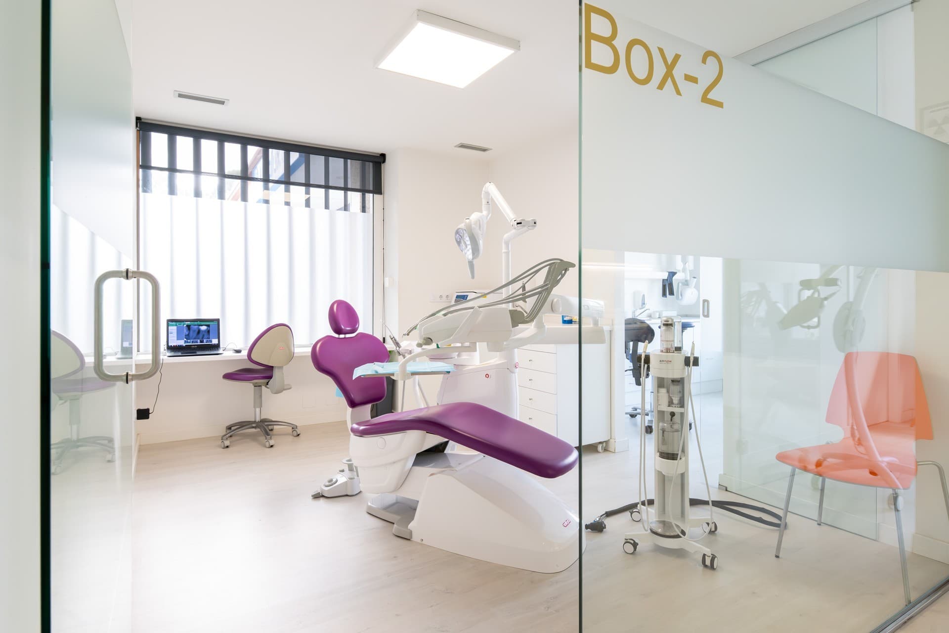 Sistema de renovación de aire con ventilación de impulsión y extracción